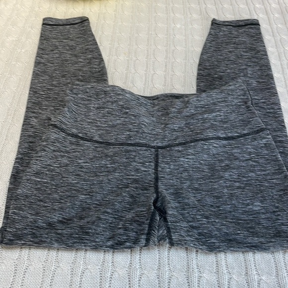 yoga wear bundle-2 ankle pants/1 shorts sz M - Picture 11 of 12